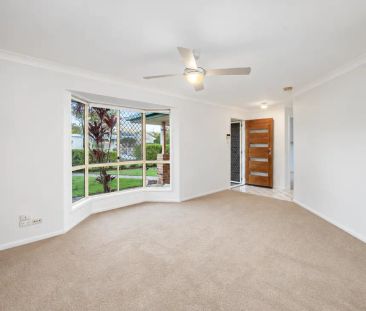 SPACIOUS & FRESHLY UPDATED HOME IN SOUGHT AFTER NORTH RISE ESTATE - Photo 3
