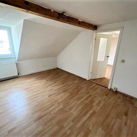 IN SANIERUNG! Dachgeschosswohnung zu vermieten! - Photo 1