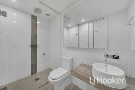 Lovely 1 bedroom apartment in the heart of Melbourne CBD - Photo 3