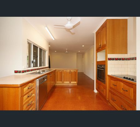 13 Makoo Close, White Rock, Qld 4868 - Photo 2