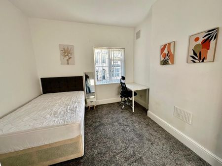 5 bedroom terraced house to rent - Photo 4