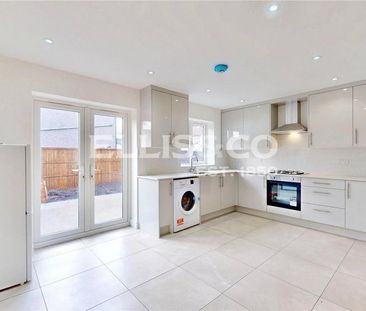 4 bedroom end of terrace house to rent - Photo 2