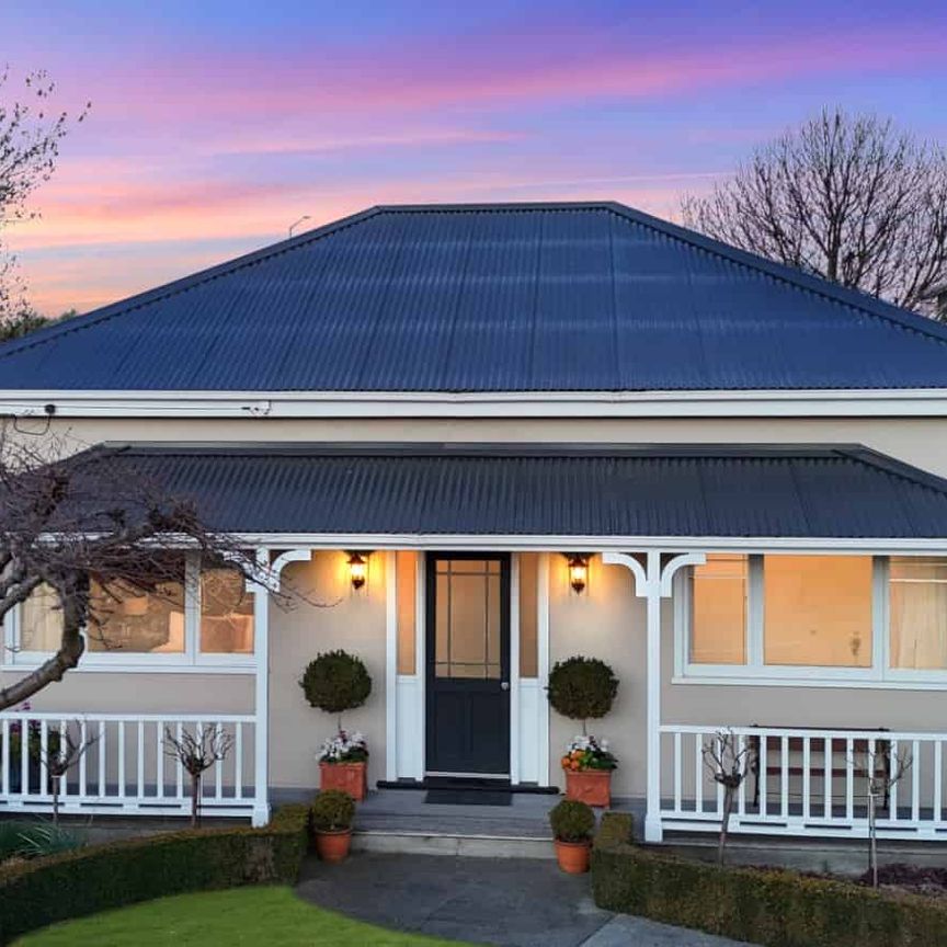 Tidy Two Bedroom - Photo 1