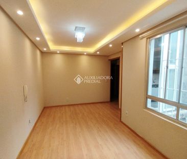 Apartamento com 2 quartos e 53m² para alugar em Passo da Areia, Por... - Photo 1