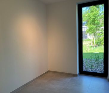 Gelijkvloersappartement met 2 slaapkamers en terras. - Photo 4