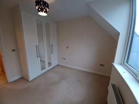 2 bedroom Flat To Let - Photo 4