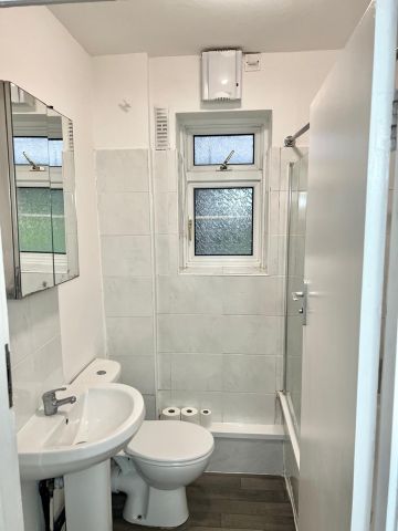 2 Bed Flat, Kings Drive, HA9 - Photo 2