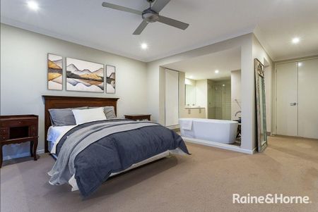 Executive Living With Ducted Air & Pool ** BREAK LEASE AND RENT WILL INCREASE TO $950.00 PER WEEK FROM 2 AUGUST 2026** - Photo 3