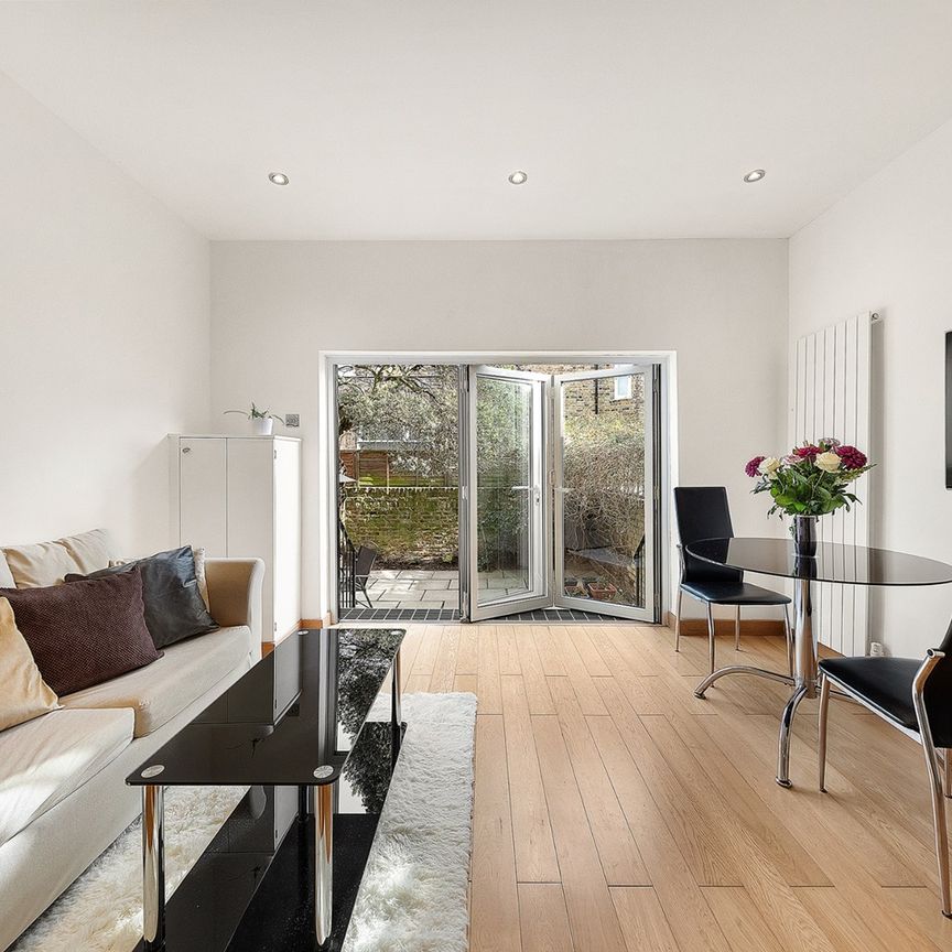 1 Bed Flat, Moore Park Road, SW6 - Photo 1