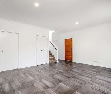 Modern Waterfront Living in the Heart of Hope Island - Photo 2