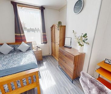 4 bedroom terraced house to rent - Photo 1