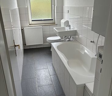 Gut geschnittene 4-Zimmer-Wohnung in Giesen! - Photo 1