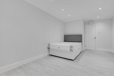 Ravenscroft Avenue, London, NW11 - Photo 2