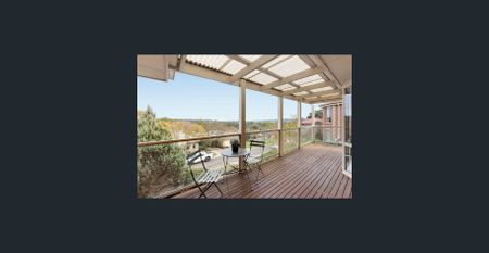 Fantastic family home with beautiful views - Photo 4