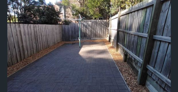 Two-bedroom Townhouse, 5-minute Walk to Epping Station - Photo 1