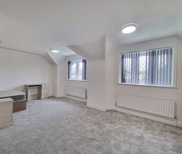 3 bedroom flat to rent - Photo 3