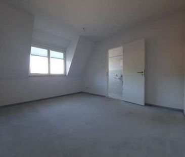 +++ 4 Zimmer Maisonette Wohnung mit Balkon, Einbauküche sowie 2 Stellplätzen +++ - Photo 2