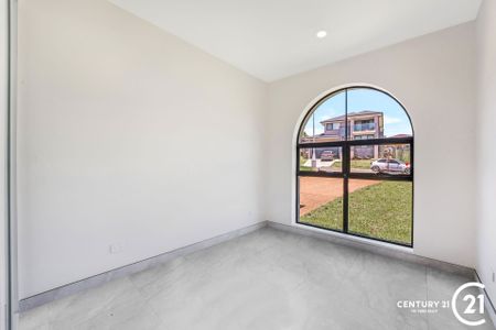 Prime Location! - Photo 2