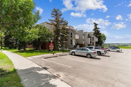 135 Lynnview Road Southeast, Calgary - Photo 5