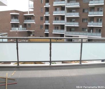 SPLIT-LEVEL 2 BEDROOM APARTMEN - Photo 2