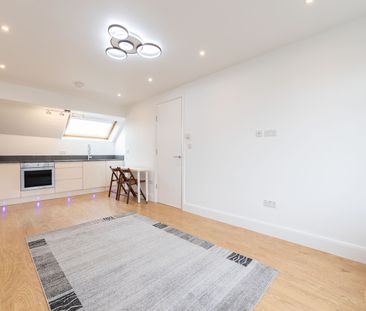 1 Bed Flat, London, NW11 - Photo 2