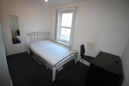5 bedroom terraced house to rent - Photo 4