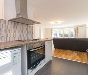 2 Bedroom, 1 bath, 1 reception Flat - Photo 6