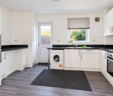 2 bedroom semi-detached house to rent - Photo 6
