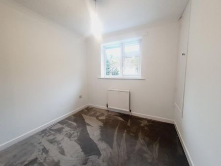 2 bedroom end of terrace house to rent - Photo 3