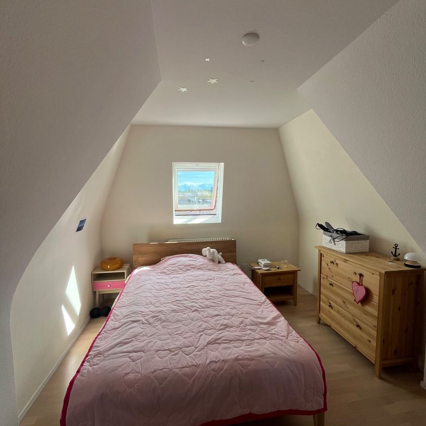 Charmante 75m2 Dachwohnung mit Terrasse im Breitenrain! - Photo 1