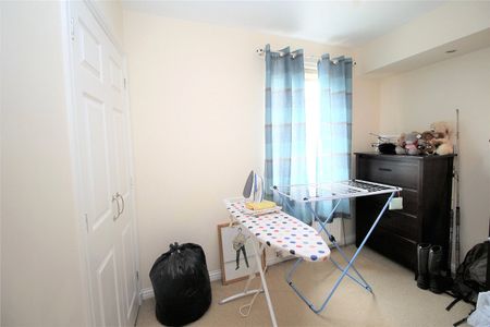 FLAT 1 Chestnut Court, - Photo 3