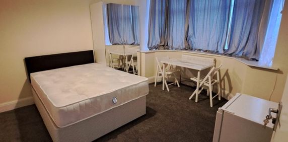 Room in a Shared House, Midstrath Road, NW10 - Photo 2
