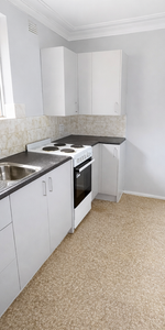 Freshly Painted & Brand New Kitchen - Photo 3