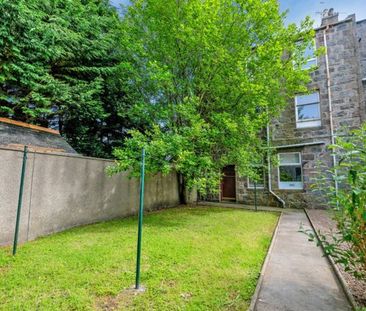 Flat B, 150 Hutcheon Street, AB25 3RX, Aberdeen - Photo 2