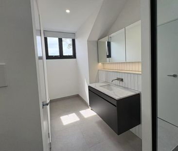 Near New 2B2B2CP Townhouse Available For Rent! - Photo 5