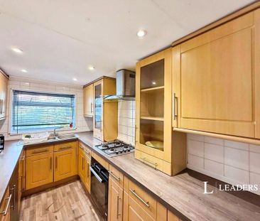 5 bedroom house to rent Henville Road, 40 Henville Road, Bournemout... - Photo 4