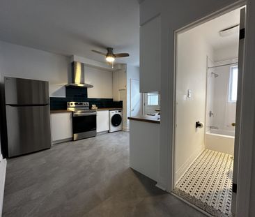 Joli logement semi-meublé, rénové et disponible immédiatement! - Photo 1