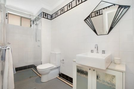 Meticulously Restored Art Deco Residence in Highly Sought After Location - Photo 4