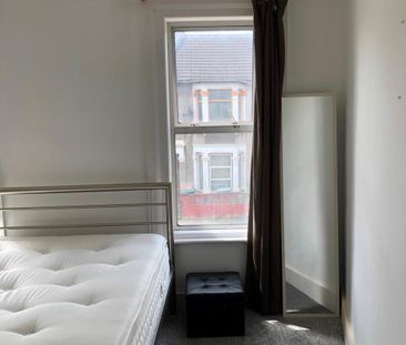 Room in a Shared Flat, London Road, E13 - Photo 3
