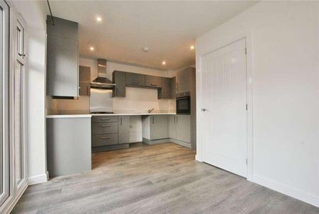 Smith Crescent, Chelmsford, CM1 - Photo 5