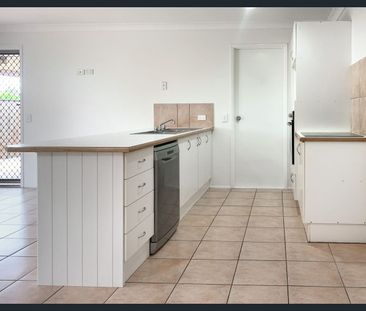 Duplex with HUGE backyard! - Photo 5