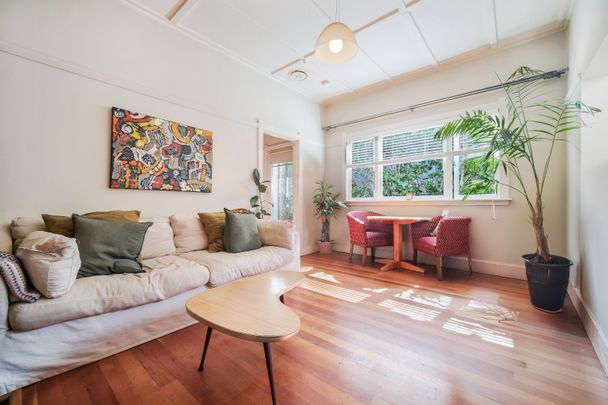 A Charming Retreat with Pet-Friendly Comfort - Photo 1