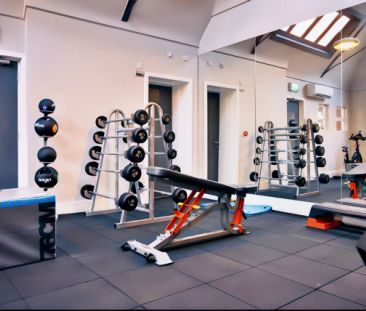 Classic 2 Bed Apartment - Photo 2