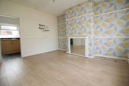 3 Bedroom Terraced House - Photo 4