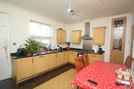 4 bedroom house to rent - Photo 4