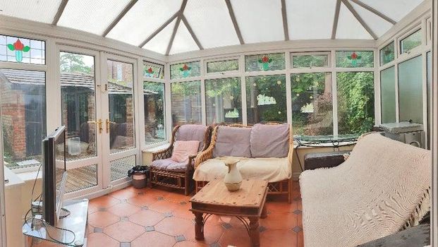 6 bedroom semi-detached house to rent - Photo 1