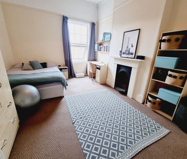 8 Bed Student Accommodation - Photo 2