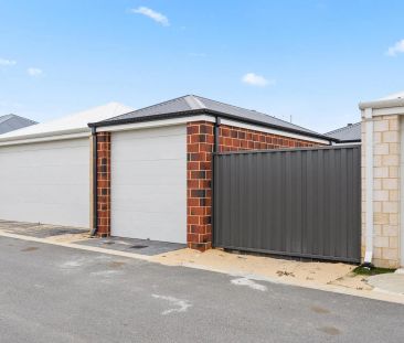 Modern home in new Lakelands. - Photo 2