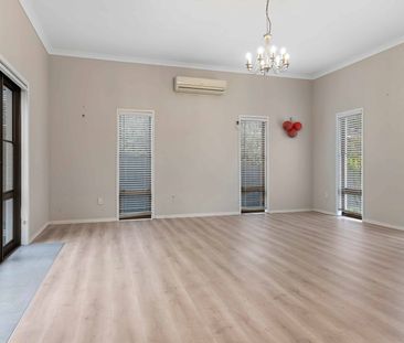 Space, Privacy & Easy Remuera Living - Photo 2