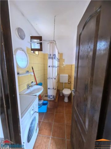 GARSONIERĂ 33 MP – COMPLET MOBILATĂ + PARCARE + TERASĂ | 300 € CU TOATE UTILITĂȚILE INCLUSE - Fotografie 4